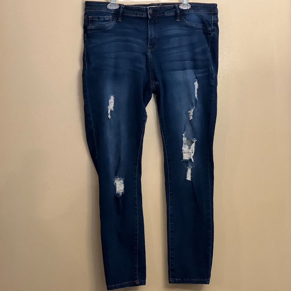 Refuge + Women's distressed Holes dark wash skinny jeans Size 20